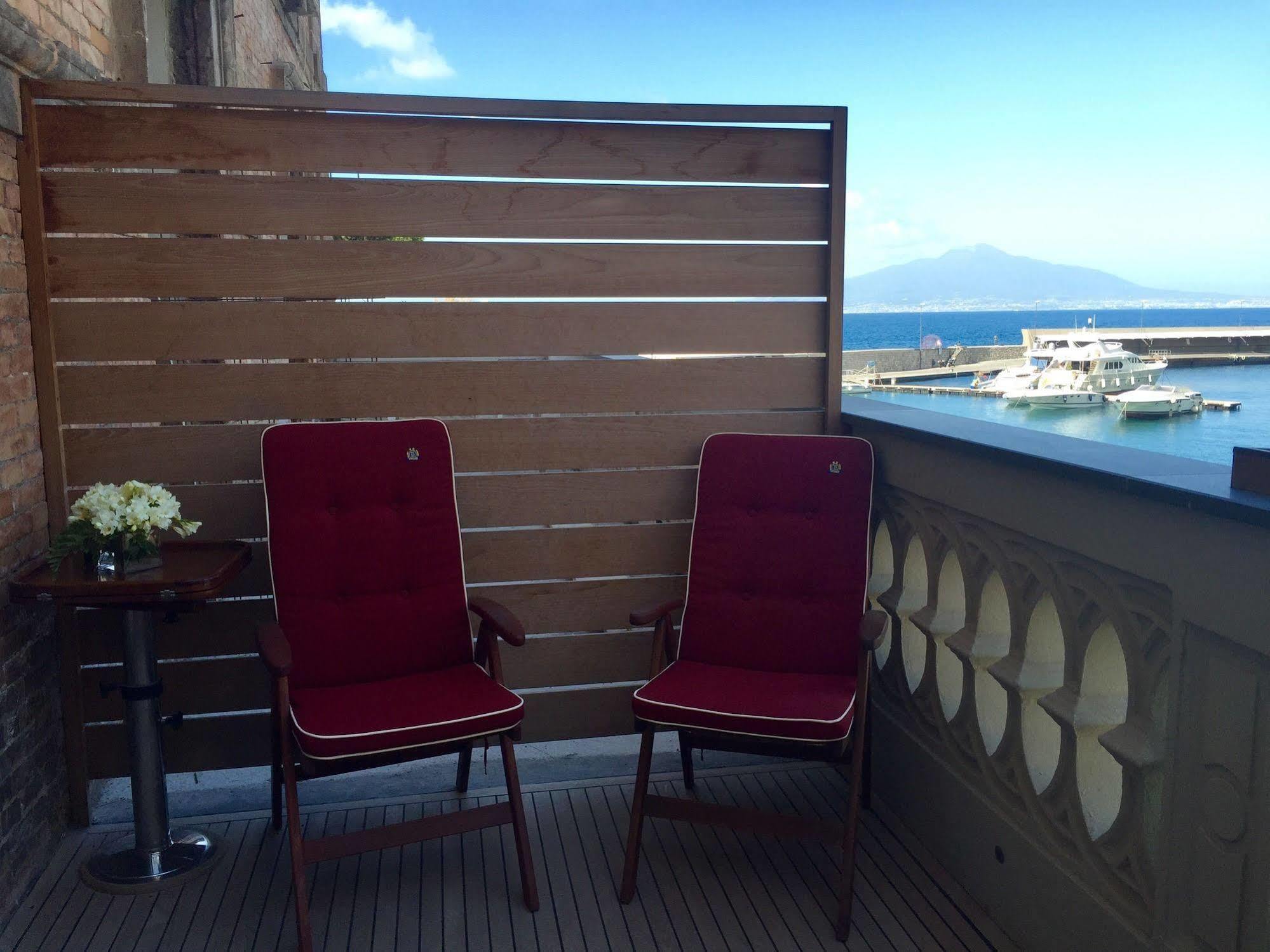 Yacht Club Capo Cervo Suites B&B Sorrento Exterior foto