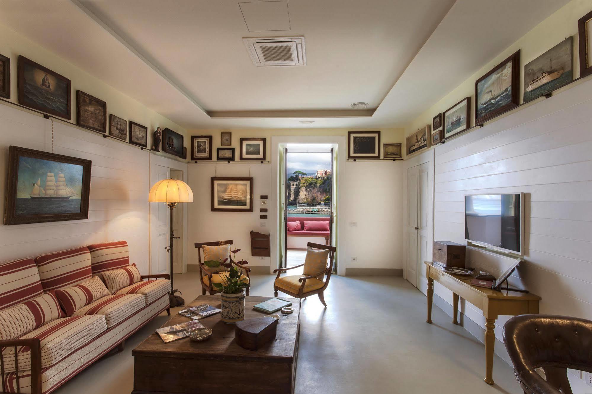 Yacht Club Capo Cervo Suites B&B Sorrento Exterior foto