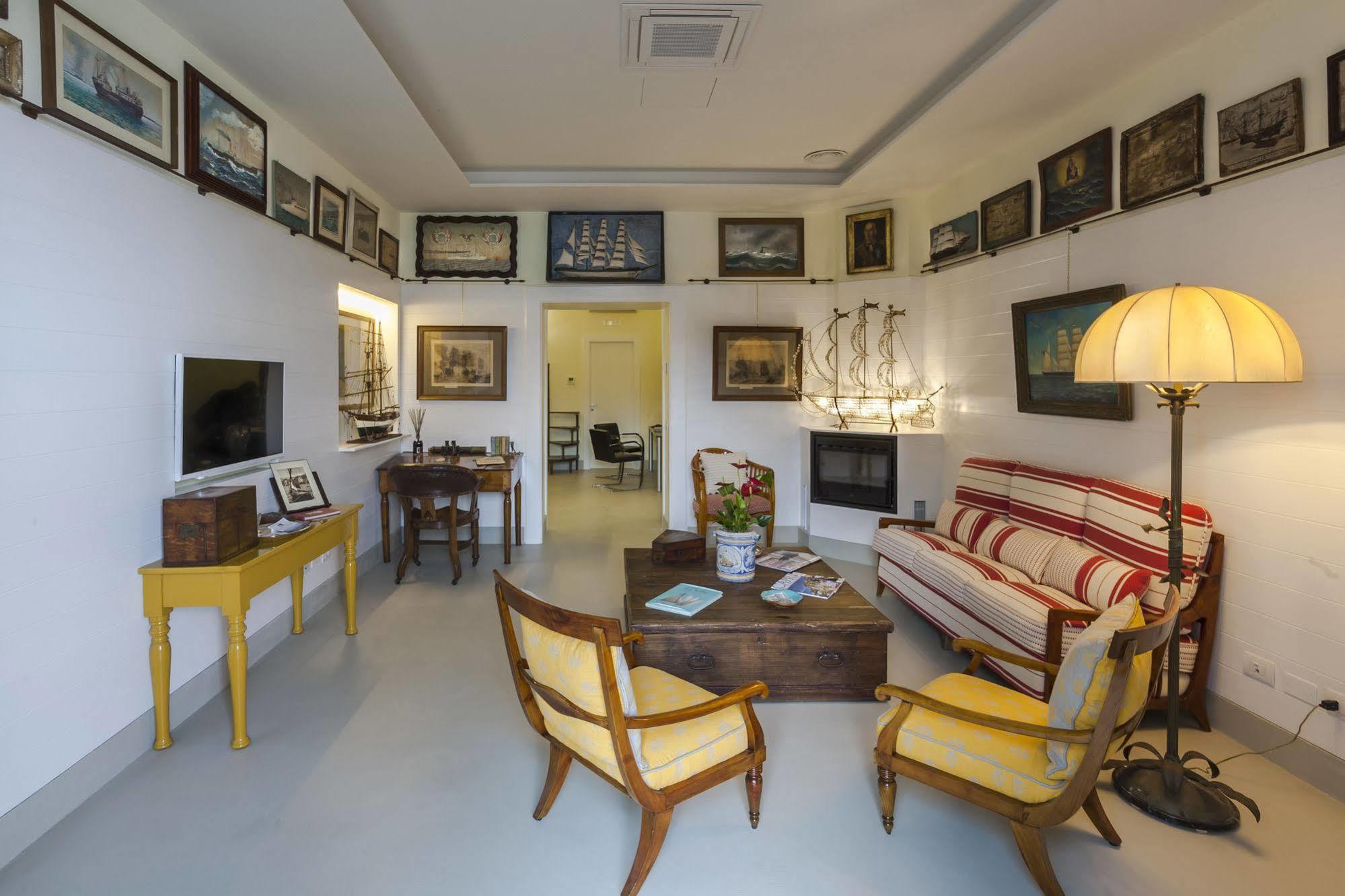 Yacht Club Capo Cervo Suites B&B Sorrento Exterior foto